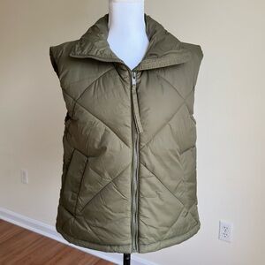 B.Young || Woman’s olive Green quilted vest size 34 / medium
